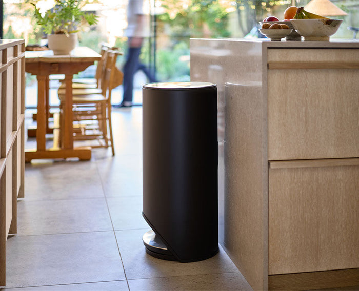 [hidden] [lifestyle]  Arc™ 30L Easy-push Matt Black Pedal Bin - 30149 - Image 2