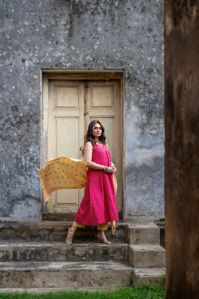 Lightweight Breathable Pink South Cotton Woven Kurta Set for Everyday Wear